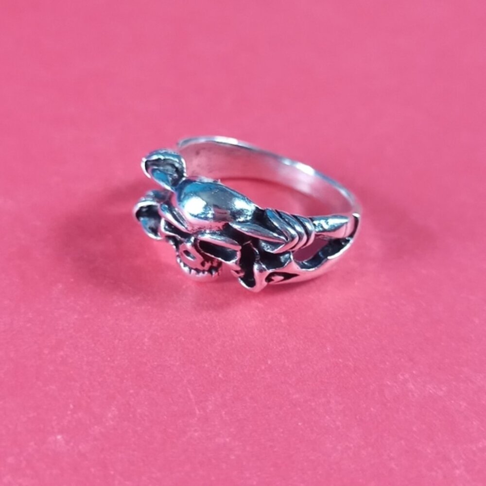 🕶💀 Small Skull in Bird Claw Biker Ring – Size 10